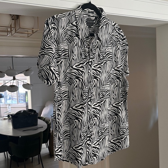 Men's GUESS Slim Fit Short Sleeve Military Inspired Zebra Shirt - Size Men's L - Picture 3 of 15